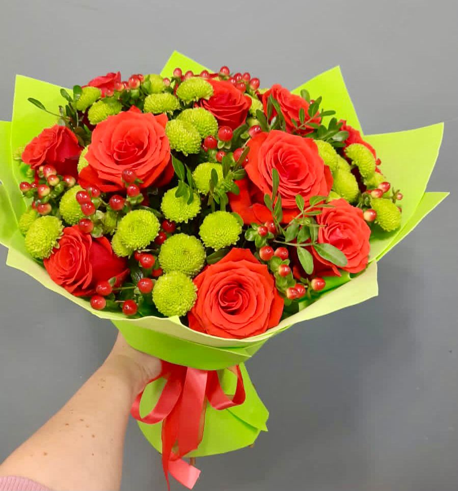 Букет цветов из: Хризантемы и Розы в Воле