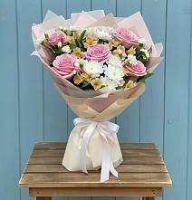 Букет цветов из:  Гвоздики, Орхидеи и Розы #REPLACE_PRED# Воле