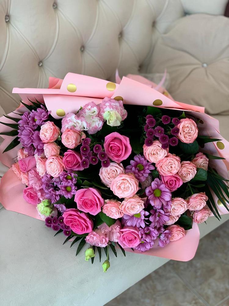 Букет цветов из: Хризантемы, Розы и Лизиантусы в Воле