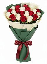 Букет Микс из красных и белых роз в Воле