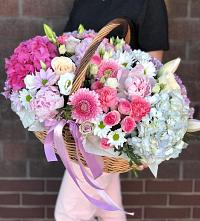 Композиция солнечный день в Воле Цветочная композиция из Розы, Хризантемы, Пионы и Лизиантусы в корзине в Воле