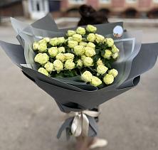 Букет Белые кустовые розы Солинеро в Воле