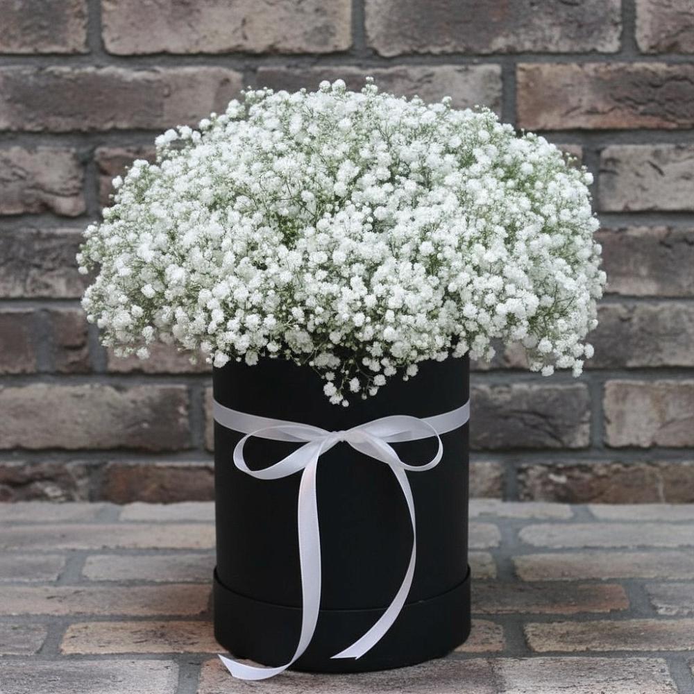 Цветочная композиция из Гипсофила в шляпной коробке в Воле