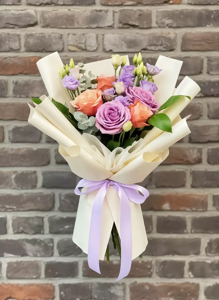 Букет цветов из: Лизиантусы и Розы в Воле