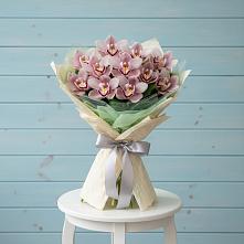 Букет цветов из:  Орхидеи и Розы в Воле