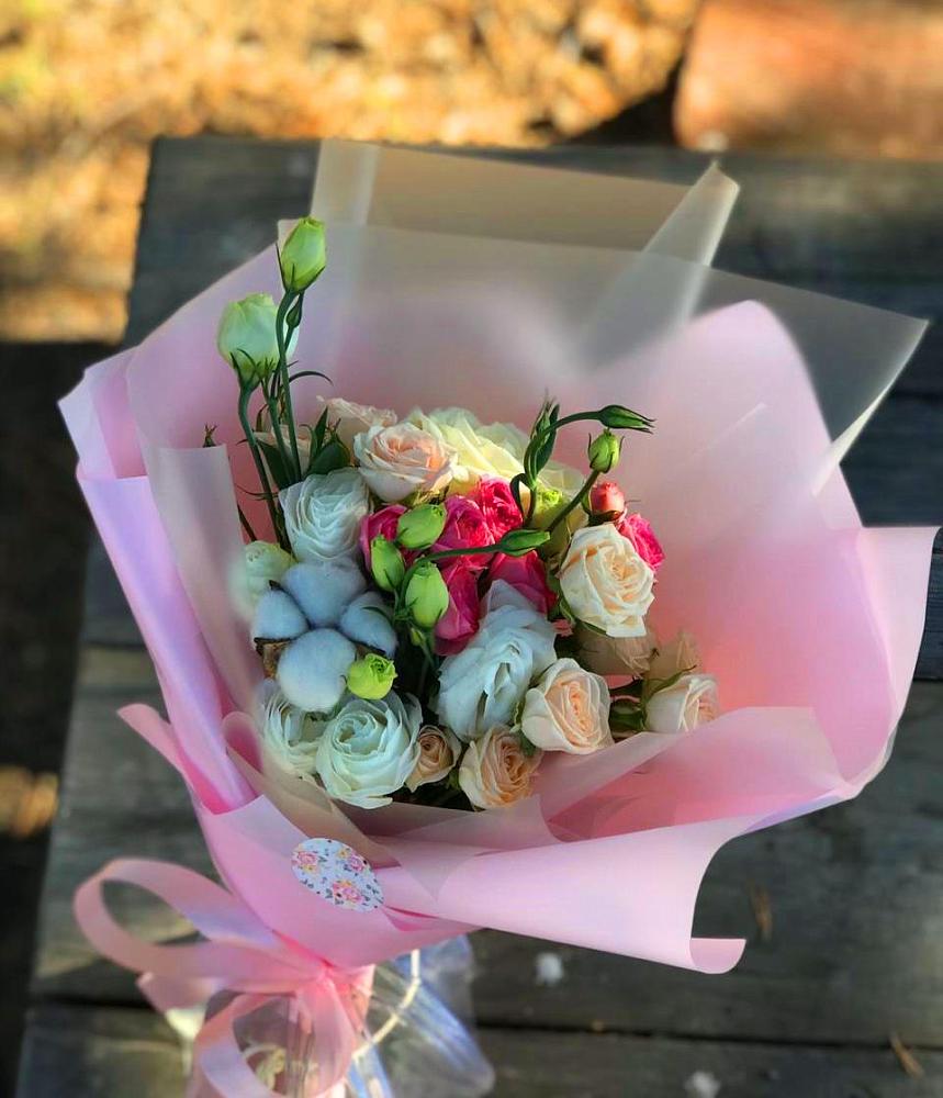 Букет цветов из: Розы и Лизиантусы в Воле