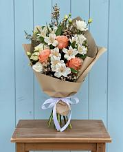 Букет цветов из:  Альстромерии, Лизиантусы, Розы и Хризантемы #REPLACE_PRED# Воле