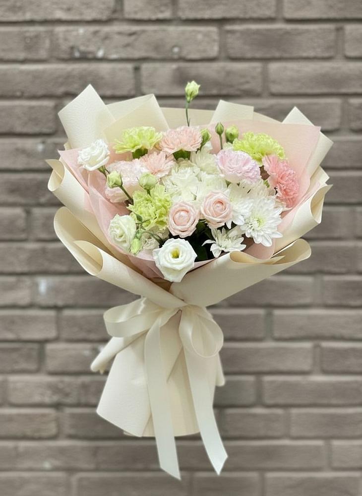 Букет цветов из: Гвоздики, Розы, Лизиантусы и Хризантемы в Воле