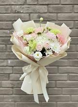 Букет цветов из:  Гвоздики, Розы, Лизиантусы и Хризантемы #REPLACE_PRED# Воле