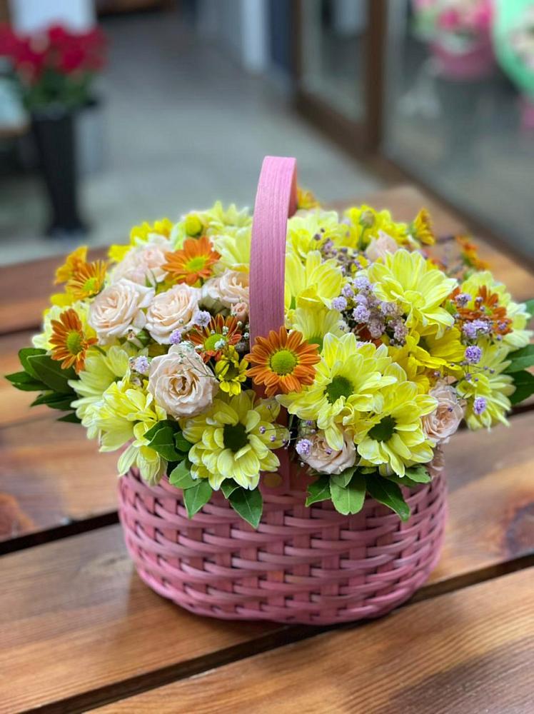 Цветочная композиция из Хризантемы и Розы в корзине в Воле