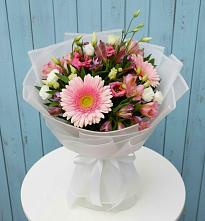 Букет цветов из:  Герберы, Альстромерии и Лизиантусы в Воле