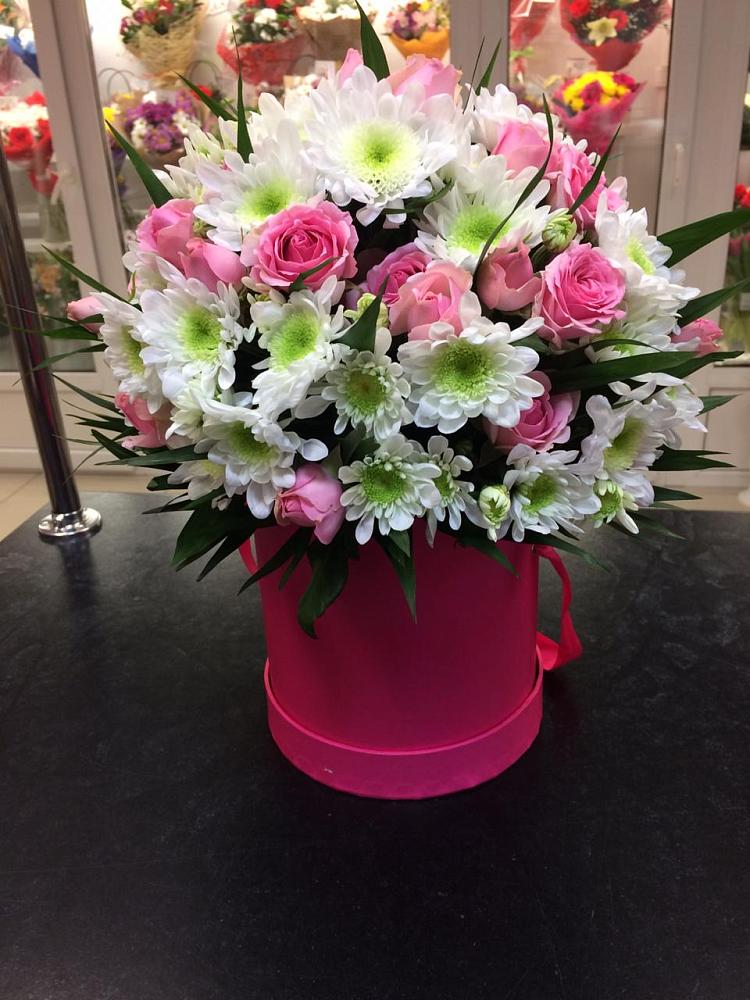 Цветочная композиция из Розы и Хризантемы в шляпной коробке в Воле