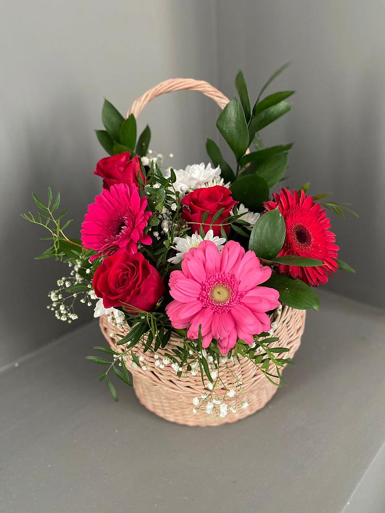 Цветочная композиция из Розы, Хризантемы и Герберы в корзине в Воле